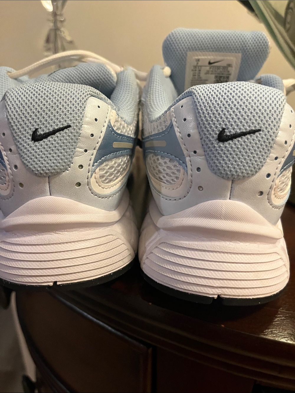 Nike women’s mesh sneakers - Picture 4 of 4
